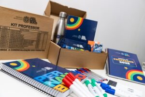 Juntos pela Educação: Governo de Pernambuco entrega kit inédito para professores da rede estadual