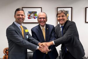 Prefeito e ex-prefeito de Flores declaram apoio à reeleição de Dueire