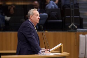 Presidente da Alepe responde cobranças e garante que legislativo fez sua parte