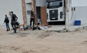 Em Lajedo Polícia Recupera Carga de Carne Avaliada em 300 Mil Reais e Prende Nove Suspeitos