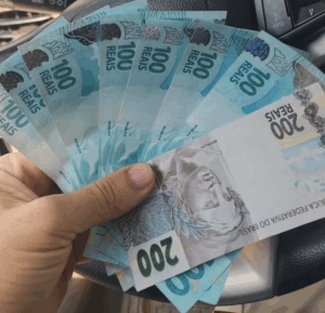 Duas pessoas são apreendidas com mais de R$ 1 mil em notas falsas em Caruaru