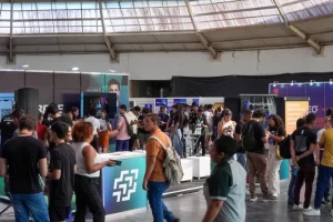 Google, Ambev e Stellantis buscam talentos na UFPE; feira de estágios gratuita acontece nesta semana