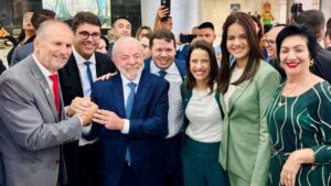 Ao lado do presidente Lula, Raquel Lyra participa de lançamento do PAC Seleções para encostas