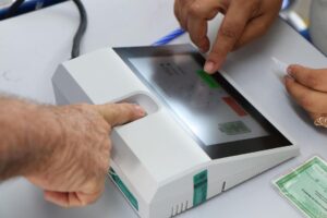 TRE-PE realiza mutirão para coleta biométrica e emissão do 1º título