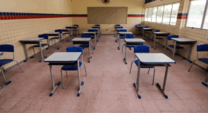 EJA Ensino Médio Pernambuco EaD 2025: Decisão que autoriza aulas online gera reação e repúdio de entidades educacionais