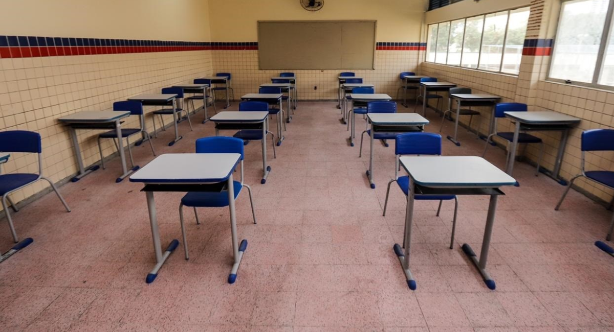 EJA Ensino Médio Pernambuco EaD 2025: Decisão que autoriza aulas online gera reação e repúdio de entidades educacionais