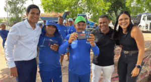 Conecta Gari Itapissuma: Prefeitura entrega 34 novos celulares a garis e amplia projeto de inclusão digital