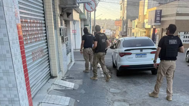 Operação cumpre mandados e bloqueia R$ 64 milhões de grupo criminoso em Caruaru 