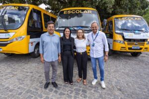 Com presenças de Débora e Mendonça, entrega de Ônibus Escolares reforça Frota da Rede Estadual de Pernambuco