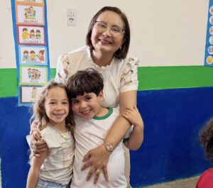 Educação de Jupi conquista Selo Ouro do MEC e Prefeita anuncia Entrega de Fardamento e Material Escolar