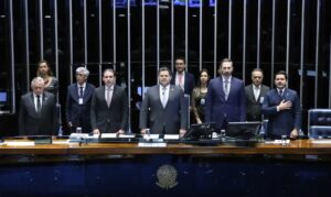 Mandato de 5 anos e fim da escala 6×1 entram na pauta do Senado