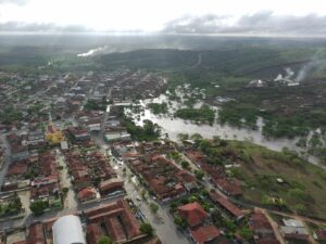 Chuvas Intensas Assolam o Agreste Meridional: Calçado em Alerta Máximo