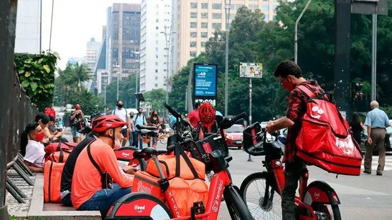 Entidades pressionam Hugo Motta pela regulamentação dos entregadores