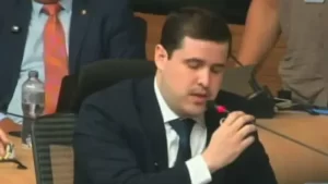 Vereador chama público de ‘mundiça’ em votação de impeachment no Recife