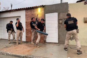 Operação cumpre 49 mandados contra quadrilha investigada por homicídios e tráfico de drogas em três estados