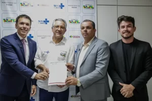Erivaldo Chagas e Felipe Carreras se reúnem com ministro da Saúde em busca de recursos para o hospital de Lajedo