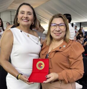 Jupi conquista Selo Ouro Nacional de Alfabetização. Prefeita e Secretária recebem Reconhecimento em Brasília