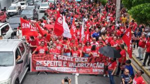 Profissionais da rede estadual de educação aprovam paralisação na próxima terça-feira (10)