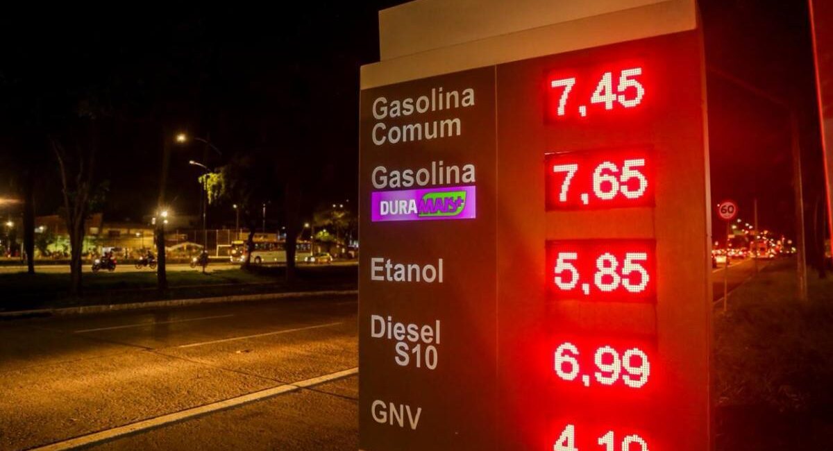Preço da gasolina em Pernambuco chega a R$ 7,45 e é o maior do Nordeste