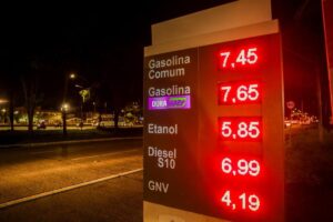 Preço da gasolina em Pernambuco chega a R$ 7,45 e é o maior do Nordeste