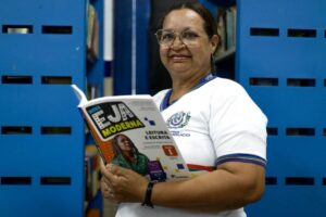 Após colocar 3 filhos na faculdade, doméstica volta a estudar e sonha em cursar Gastronomia