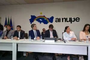 Prefeitos de Pernambuco definem teto de R$ 350 mil para cachês de artistas em eventos públicos