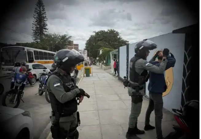 Polícia Realiza Operação em Lajedo para Tirar de Circulação Motocicletas com Cano de Escape Irregular