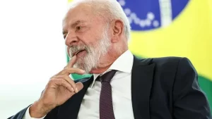 Lula manda apressar projetos, após pesquisa