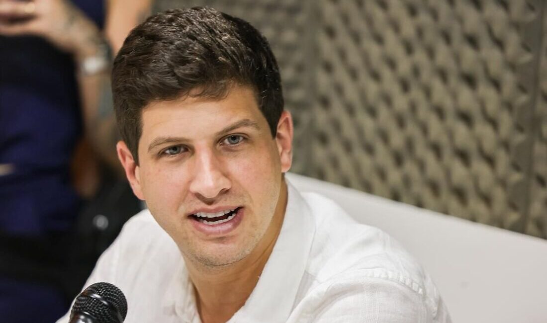 João Campos critica segurança pública e cobra novo ciclo de desenvolvimento em Pernambuco